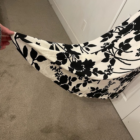 Wayne Clark white and black floral print silk gown - Picture 6 of 6